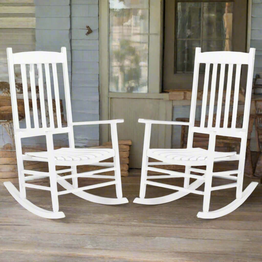 Mecedora de madera blanca