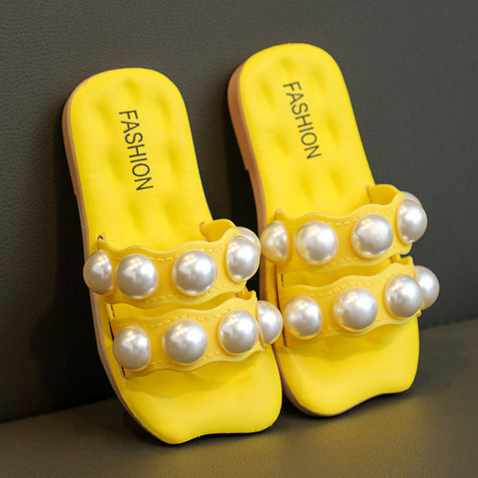 Girls' yellow slip-on sandals featuring pearl decorations, perfect for stylish summer adventures.