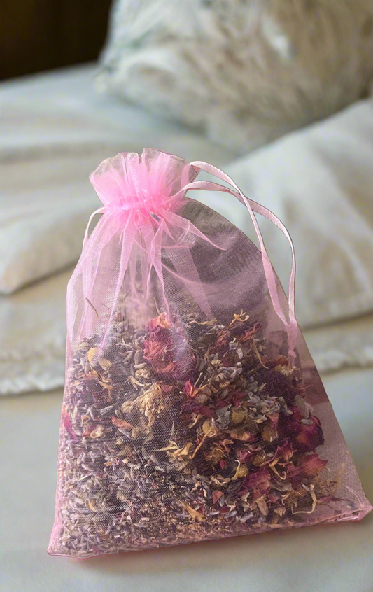 Add a touch of luxury to your home with our Dried Flower Sachet. Perfect for the powder room, drawers, or guest room, these sachets offer a delicate scent of lavender, roses, chamomile, calendula, hibiscus, and orange peel. Transform any space into a sere