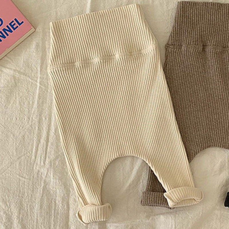 Get ready to elevate your baby's style game with these fabulously cozy high waist leggings. Made from soft cotton and available in a range of neutral colors, these leggings are perfect for any occasion - whether it's a day spent indoors or an adventure ou