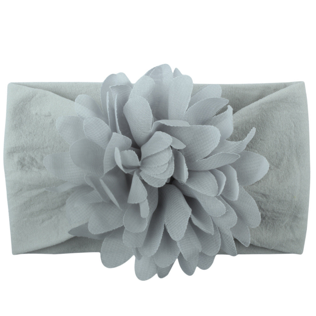 Get ready to add some cuteness to any outfit with our adorable flower headband, perfect for both playtime and special events!