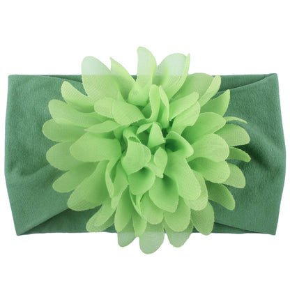 Get ready to add some cuteness to any outfit with our adorable flower headband, perfect for both playtime and special events!