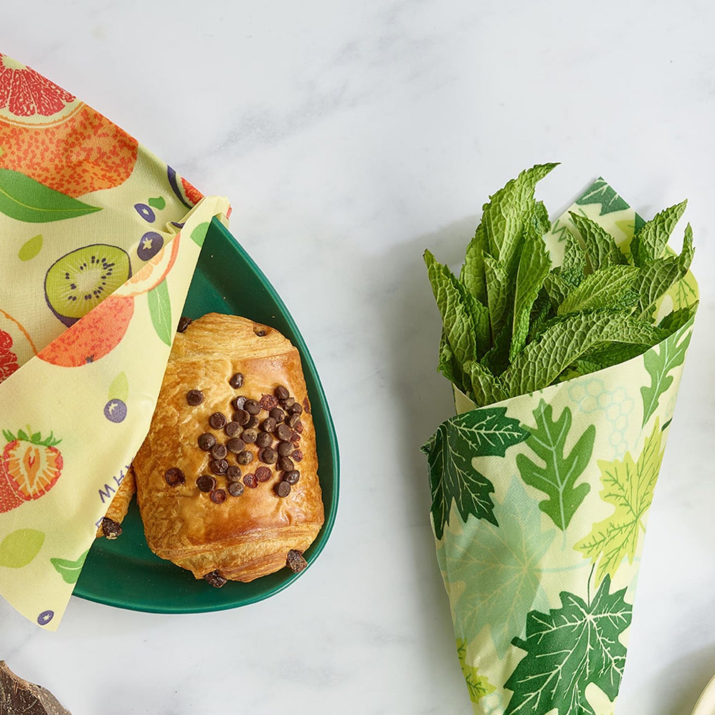 "Commission eligible" Brand: Bee's Wrap Color: Fresh Fruit Features: ECO FRIENDLY REUSABLE FOOD WRAPS are here to eliminate single-use plastic wrap from your kitchen. The green alternative to plastic food storage, our beeswax food wraps keep your food fre