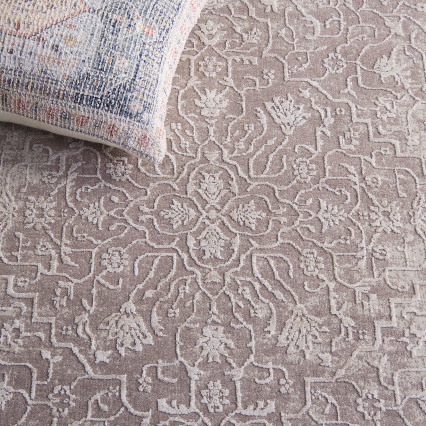 SAFAVIEH Area Rug 4x6 - Reflection Collection - Beige & Cream, Non-Shedding & Easy Cleaning, Ideal for Entryway, Living Room, Bedroom (RFT670A)