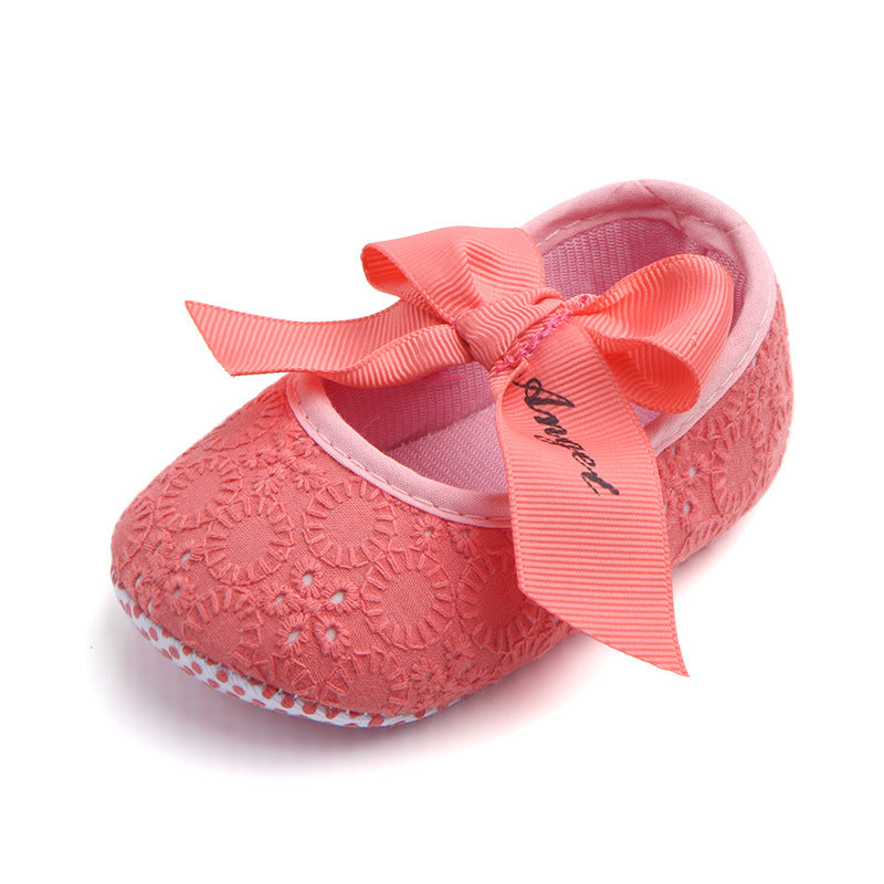 Crafted with a one-of-a-kind design, these shoes are both fashionable and elegant. Made with high-quality materials, they provide exceptional comfort for your little one's feet. Choose from a wide range of colors that cater to every preference. Size: 11cm