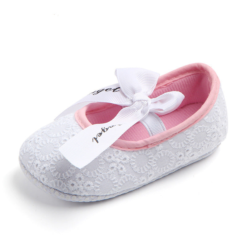 Crafted with a one-of-a-kind design, these shoes are both fashionable and elegant. Made with high-quality materials, they provide exceptional comfort for your little one's feet. Choose from a wide range of colors that cater to every preference. Size: 11cm