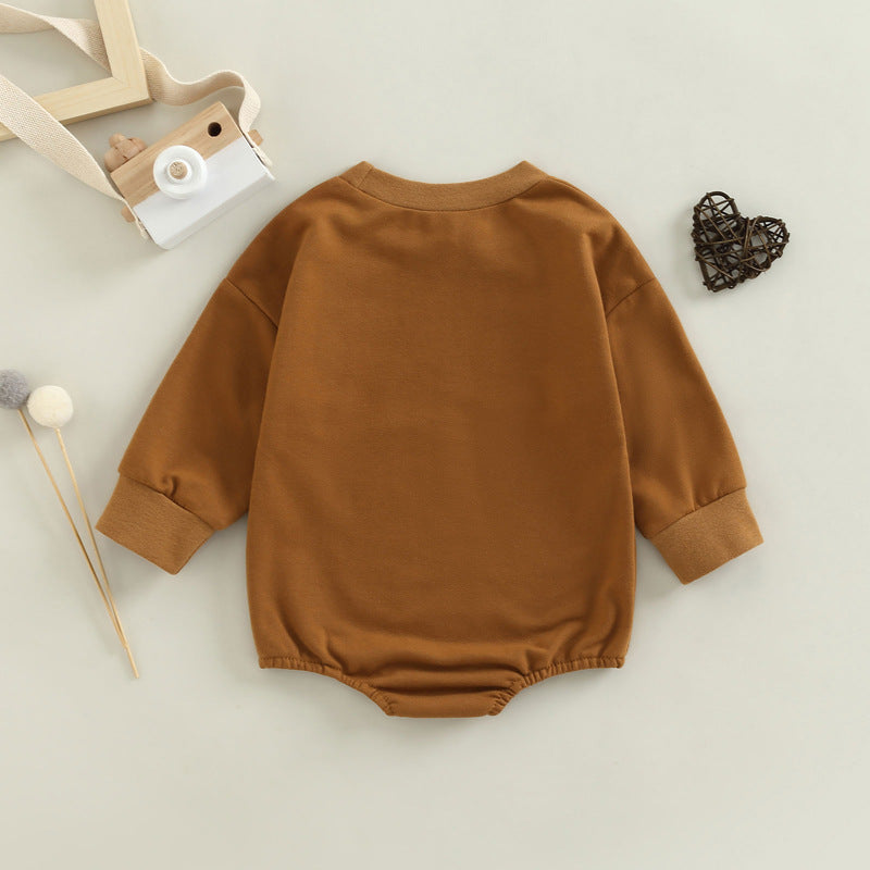 Get ready to fall in love with this cute Children's Love Embroidered One-piece Long Sleeve Romper! It's perfect for autumn days, whether your little one is indoors or outdoors. Made of soft cotton, it's perfect for any occasion - it's simply adorable! Acc