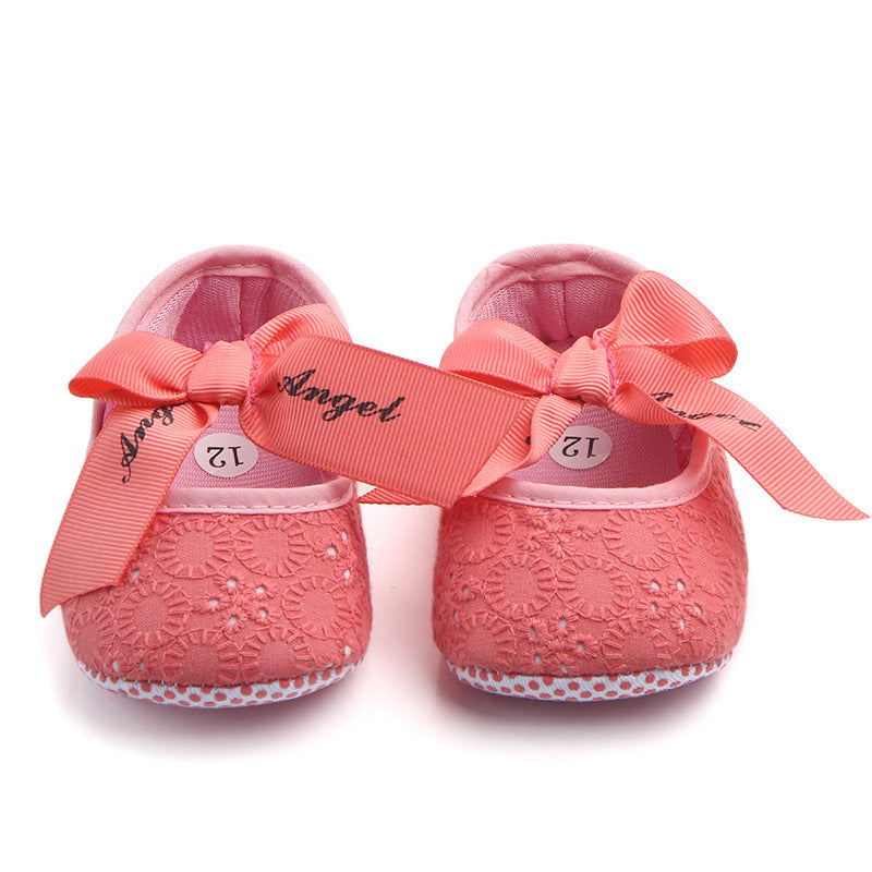 Crafted with a one-of-a-kind design, these shoes are both fashionable and elegant. Made with high-quality materials, they provide exceptional comfort for your little one's feet. Choose from a wide range of colors that cater to every preference. Size: 11cm