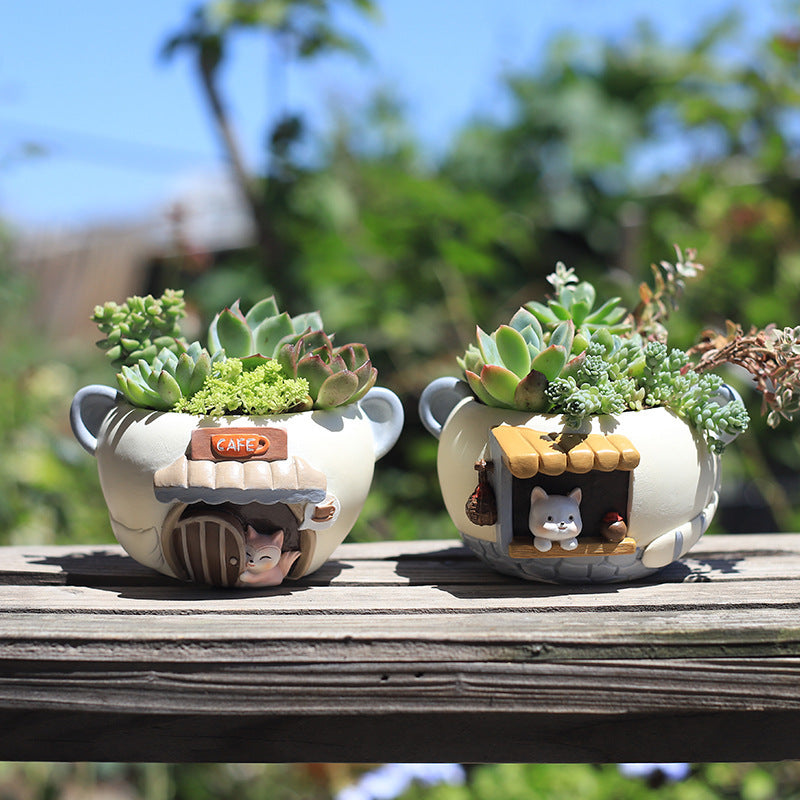 Sturdy, long-lasting succulent flower pot made of corrosion-resistant resin. Features whimsical fox cafe or cat bistro designs for added charm!