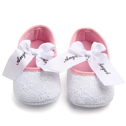 Crafted with a one-of-a-kind design, these shoes are both fashionable and elegant. Made with high-quality materials, they provide exceptional comfort for your little one's feet. Choose from a wide range of colors that cater to every preference. Size: 11cm